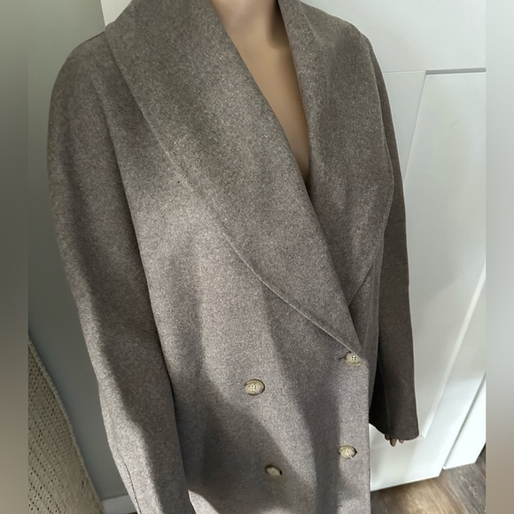 Aritzia Mezzanine Coat - Picture 6 of 16